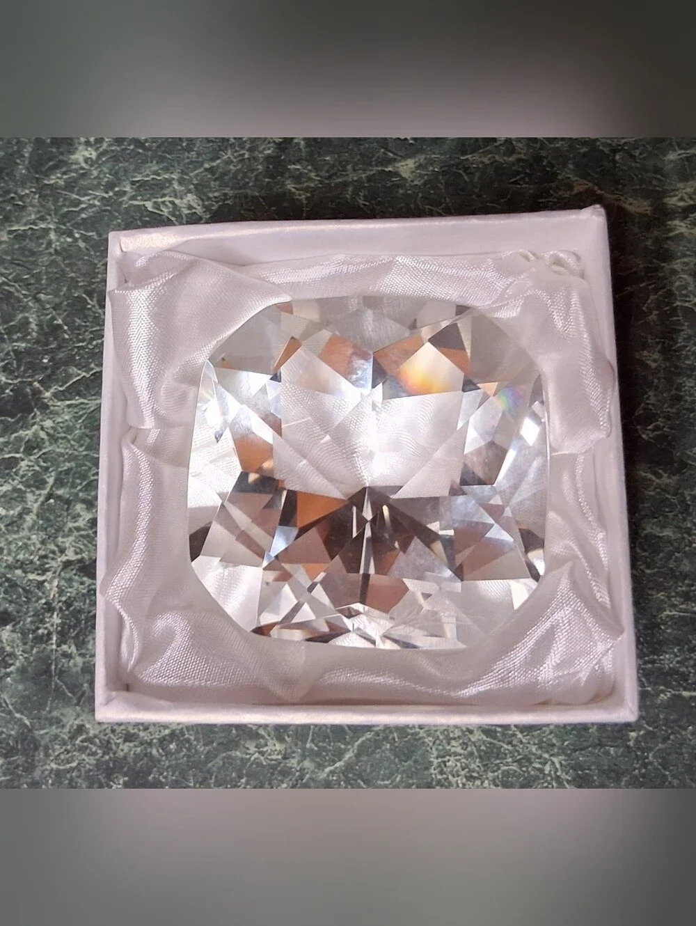 NIB Oleg Cassini Crystal Paperweight Cut Diamond Cushion Clear 2” 125551